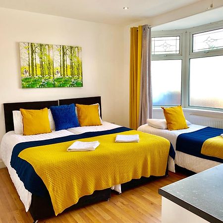 London Studio Apartments, Private Bathrooms And Parking Илфорд Экстерьер фото