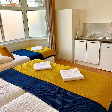 London Studio Apartments, Private Bathrooms And Parking Илфорд Экстерьер фото