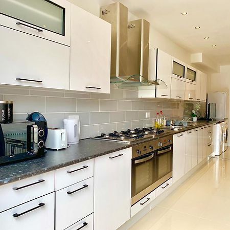 London Studio Apartments, Private Bathrooms And Parking Илфорд Экстерьер фото