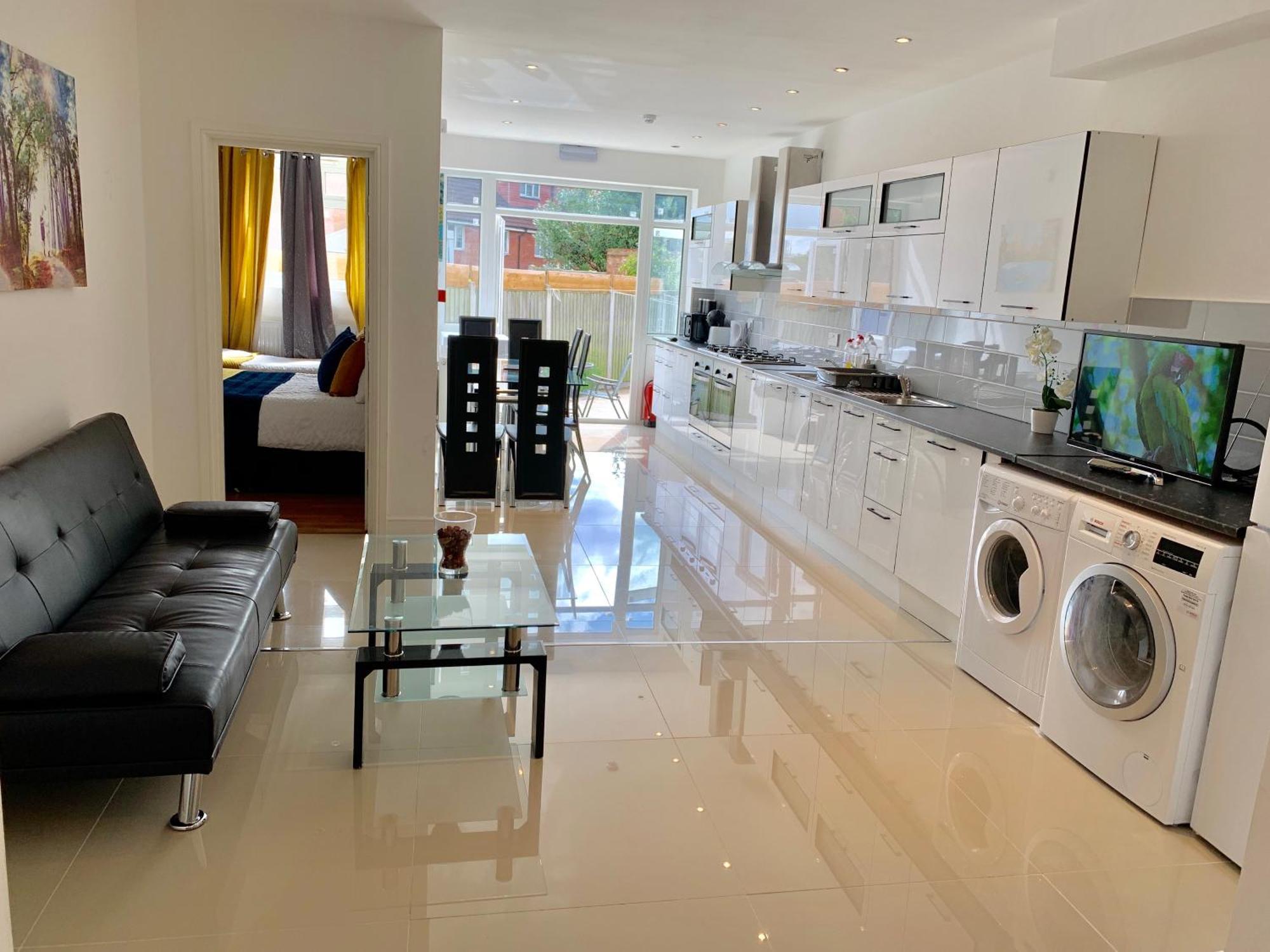 London Studio Apartments, Private Bathrooms And Parking Илфорд Экстерьер фото