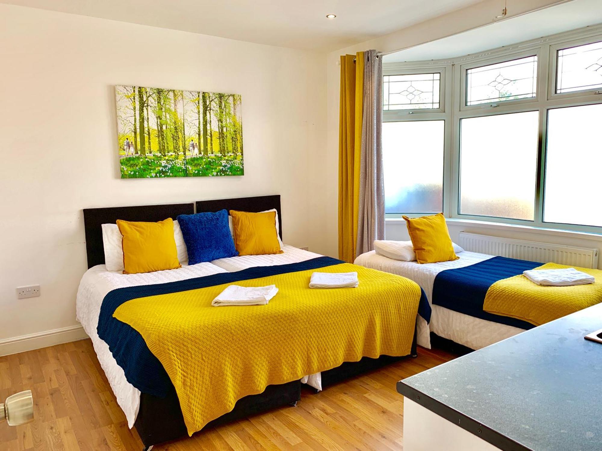London Studio Apartments, Private Bathrooms And Parking Илфорд Экстерьер фото