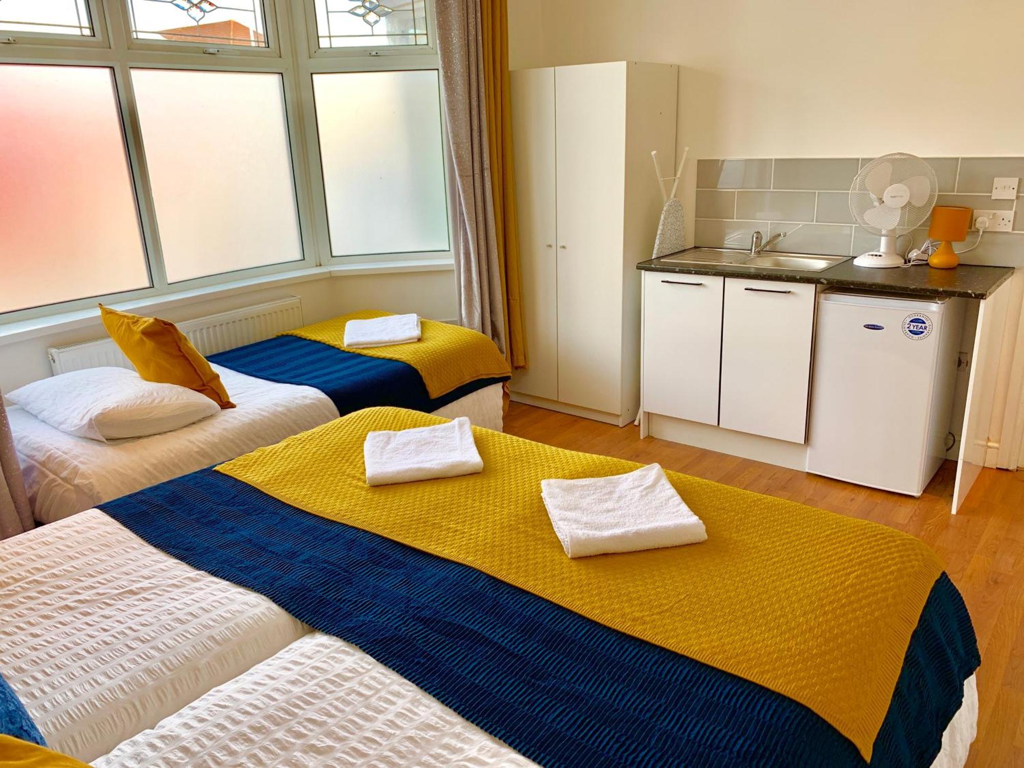 London Studio Apartments, Private Bathrooms And Parking Илфорд Экстерьер фото