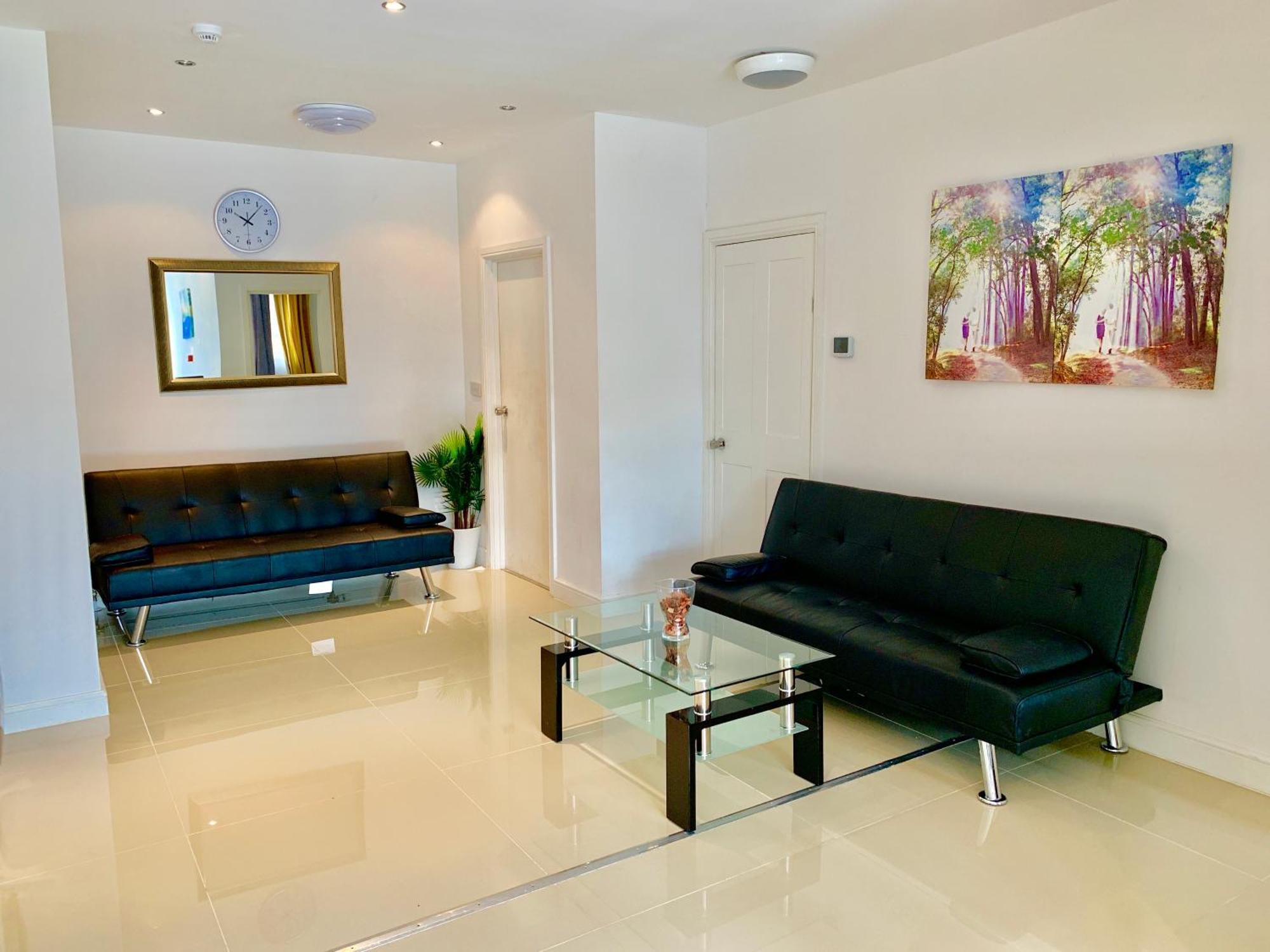 London Studio Apartments, Private Bathrooms And Parking Илфорд Экстерьер фото