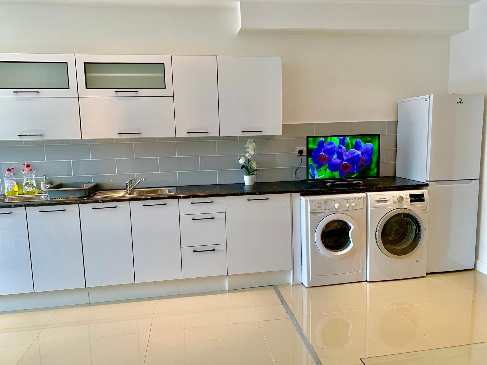 London Studio Apartments, Private Bathrooms And Parking Илфорд Экстерьер фото