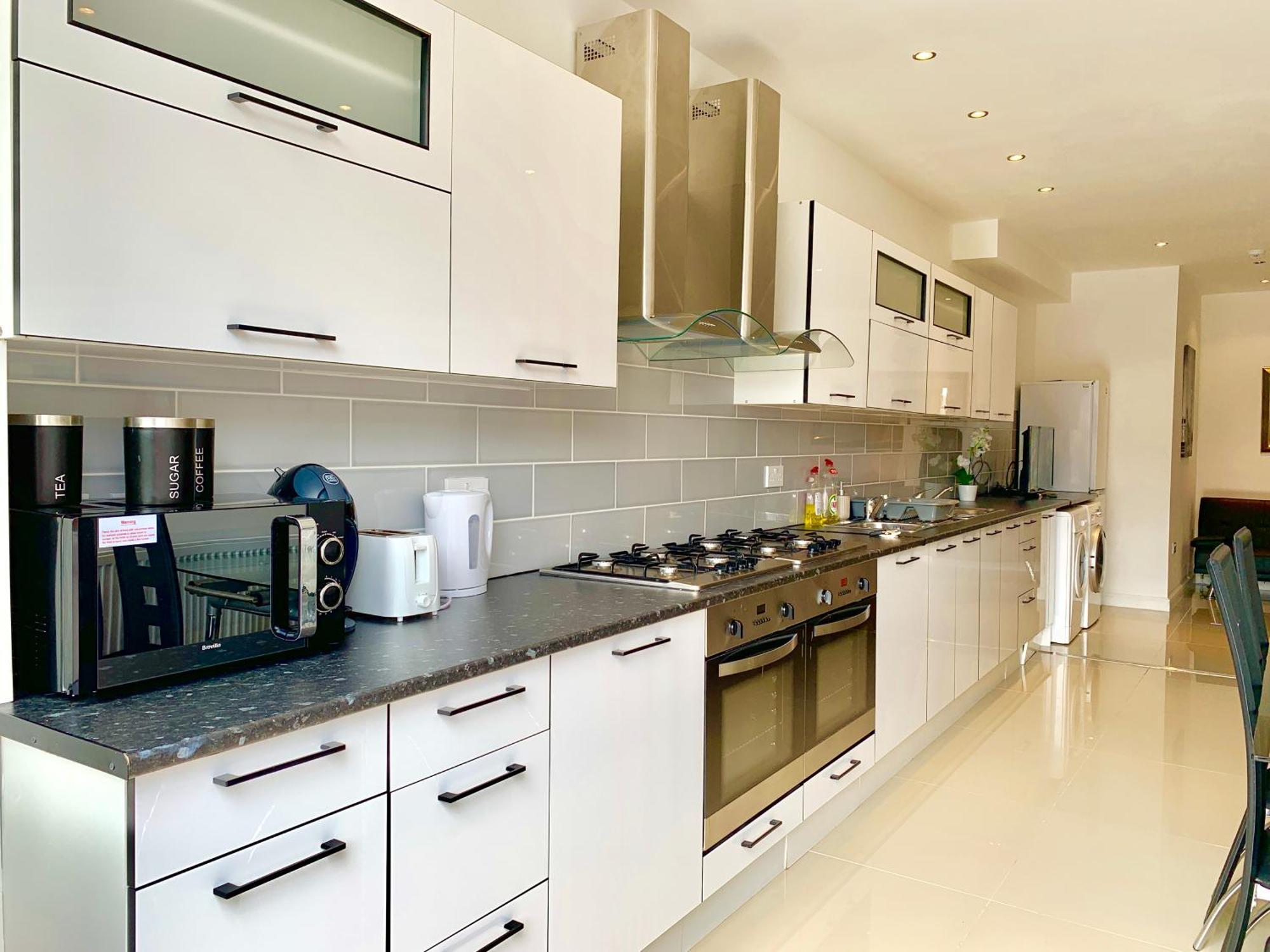 London Studio Apartments, Private Bathrooms And Parking Илфорд Экстерьер фото
