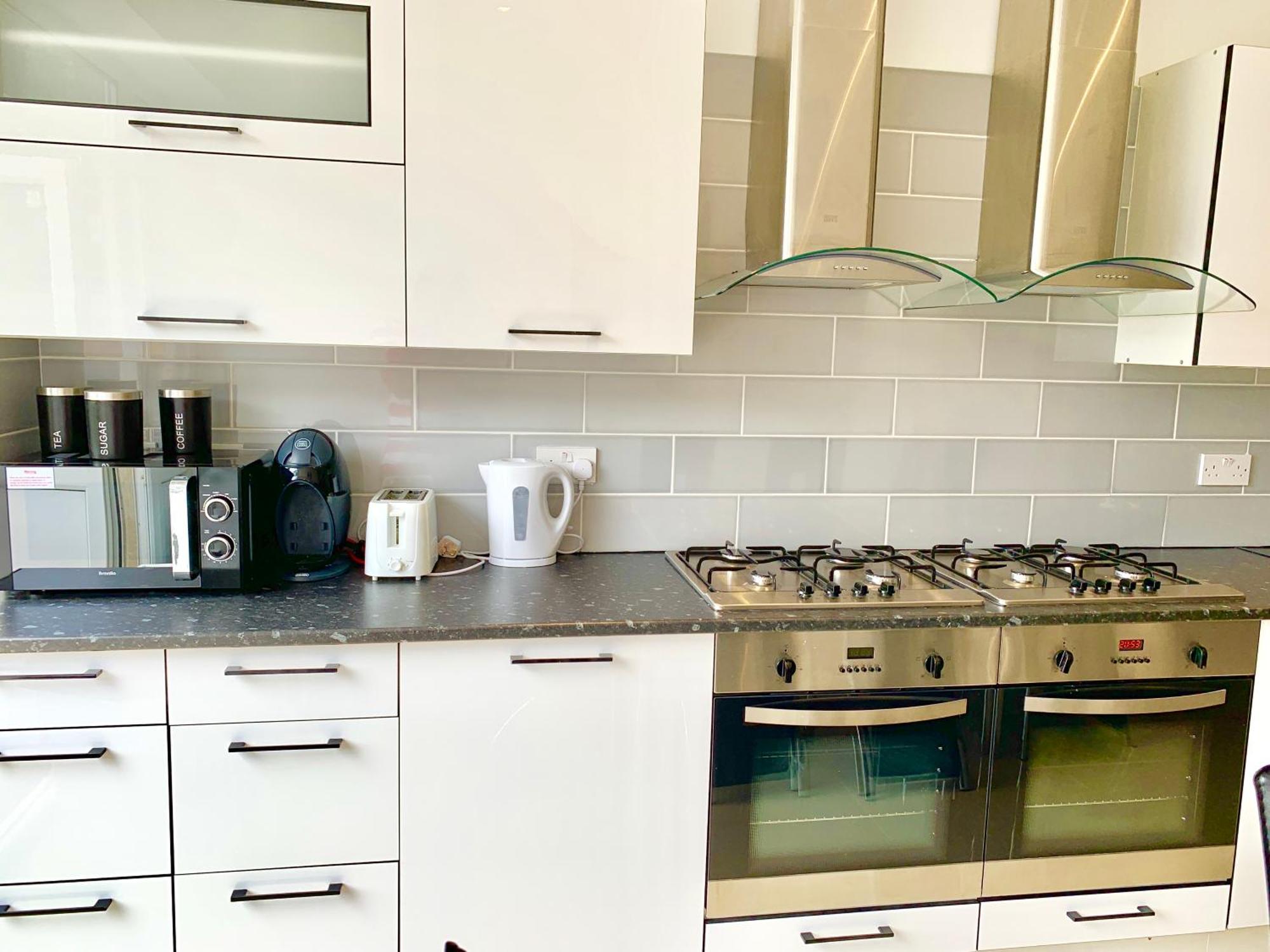 London Studio Apartments, Private Bathrooms And Parking Илфорд Экстерьер фото