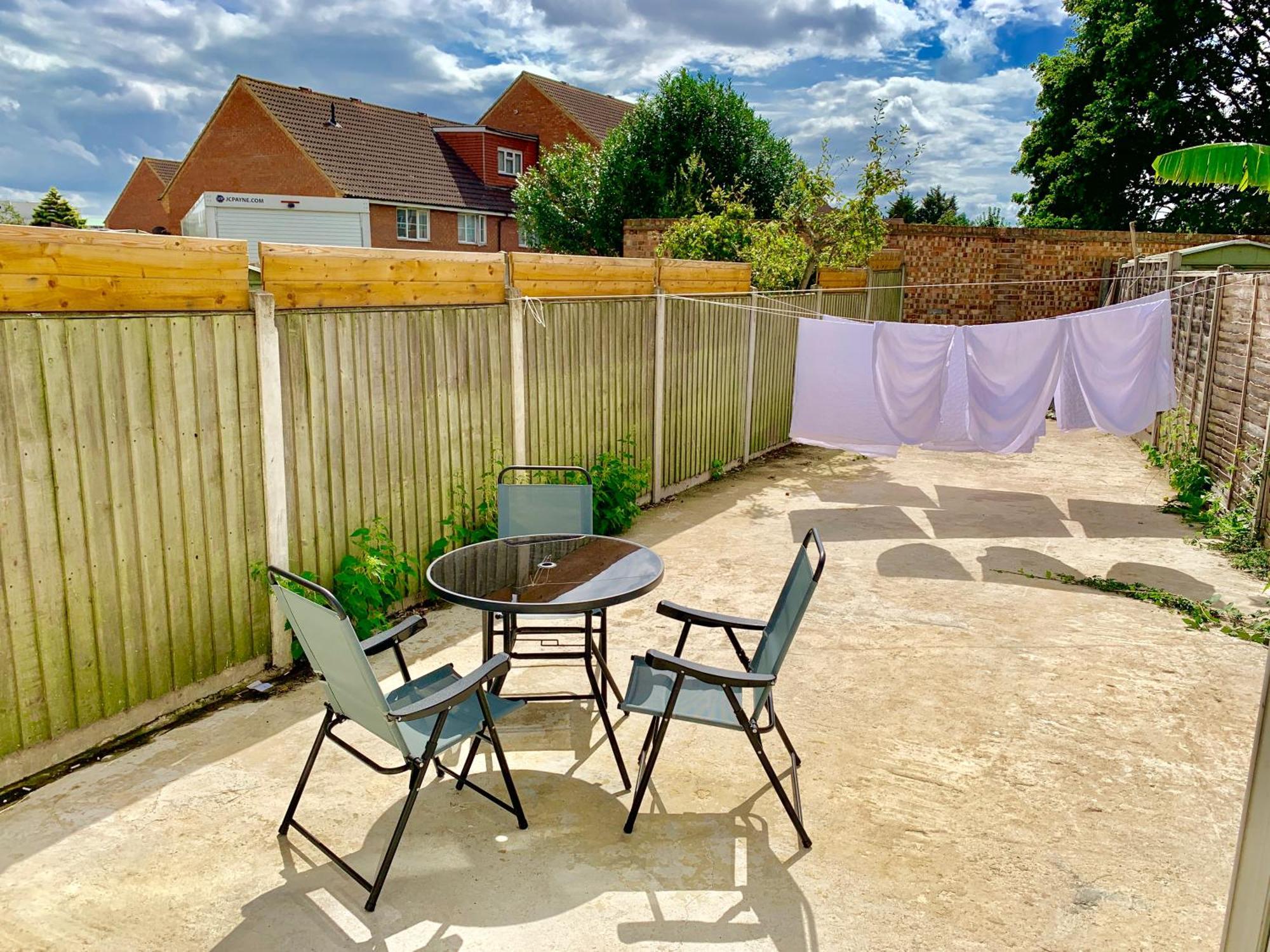 London Studio Apartments, Private Bathrooms And Parking Илфорд Экстерьер фото
