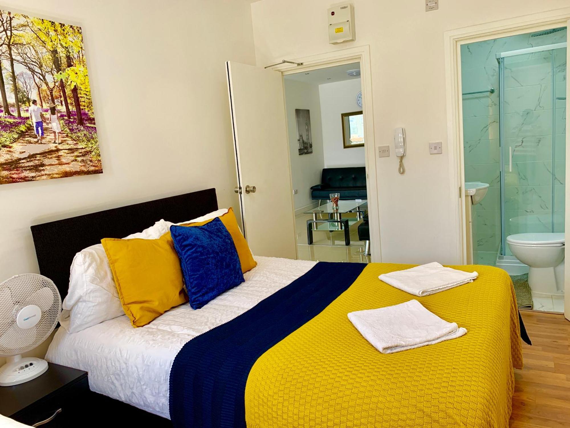 London Studio Apartments, Private Bathrooms And Parking Илфорд Экстерьер фото
