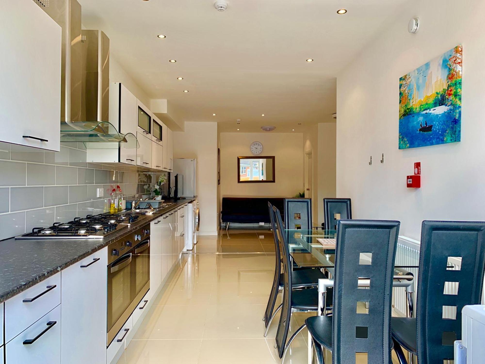 London Studio Apartments, Private Bathrooms And Parking Илфорд Экстерьер фото