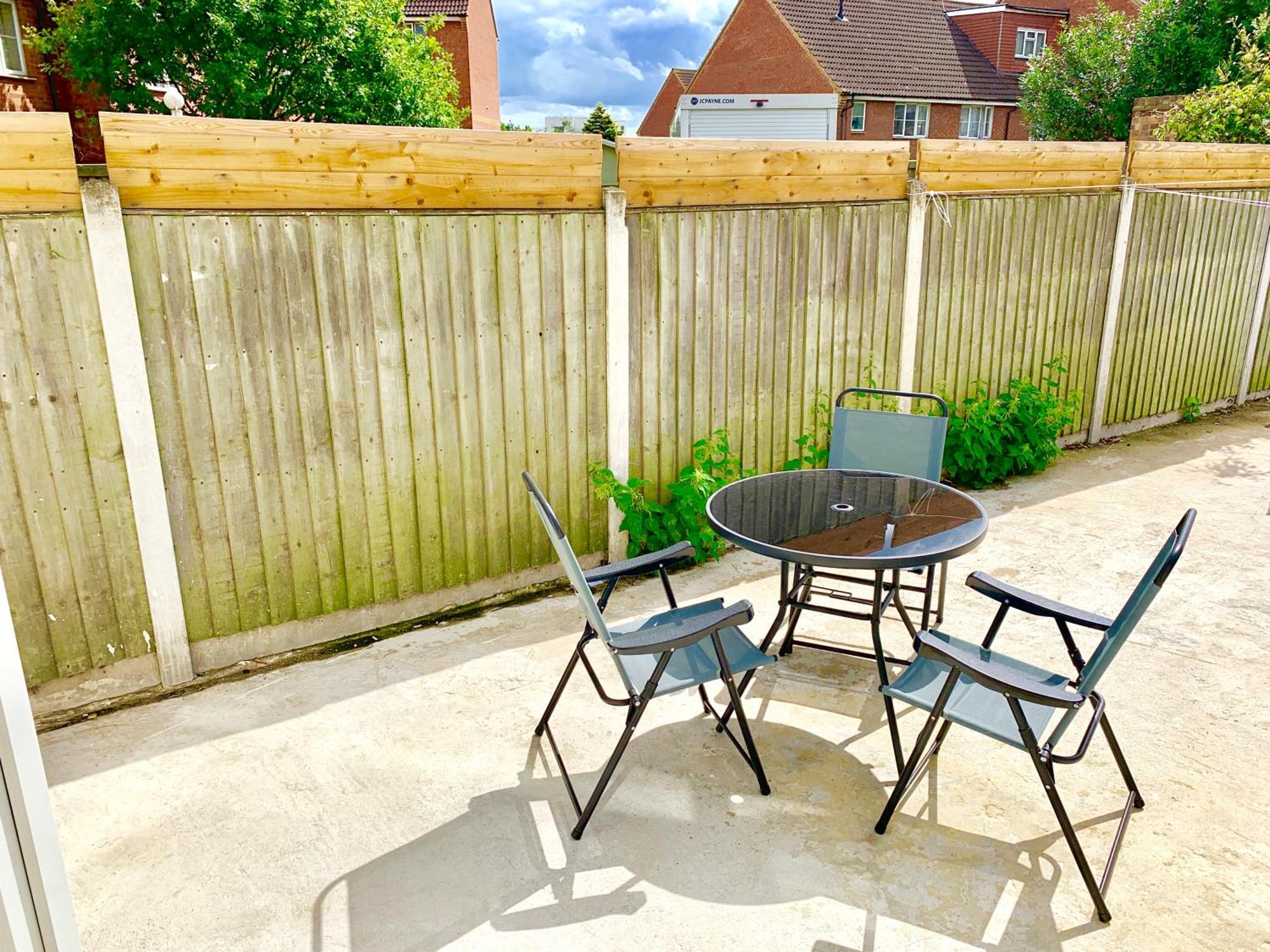 London Studio Apartments, Private Bathrooms And Parking Илфорд Экстерьер фото