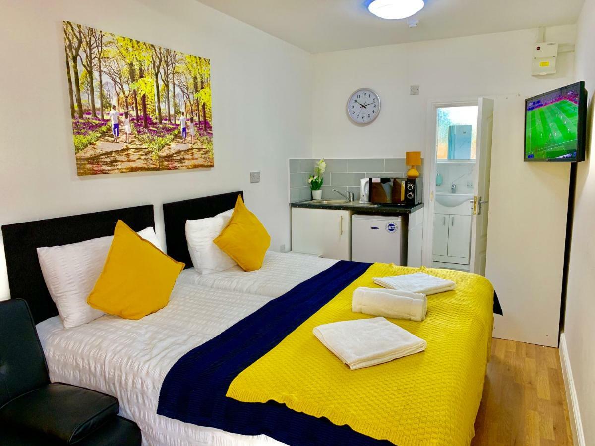 London Studio Apartments, Private Bathrooms And Parking Илфорд Экстерьер фото