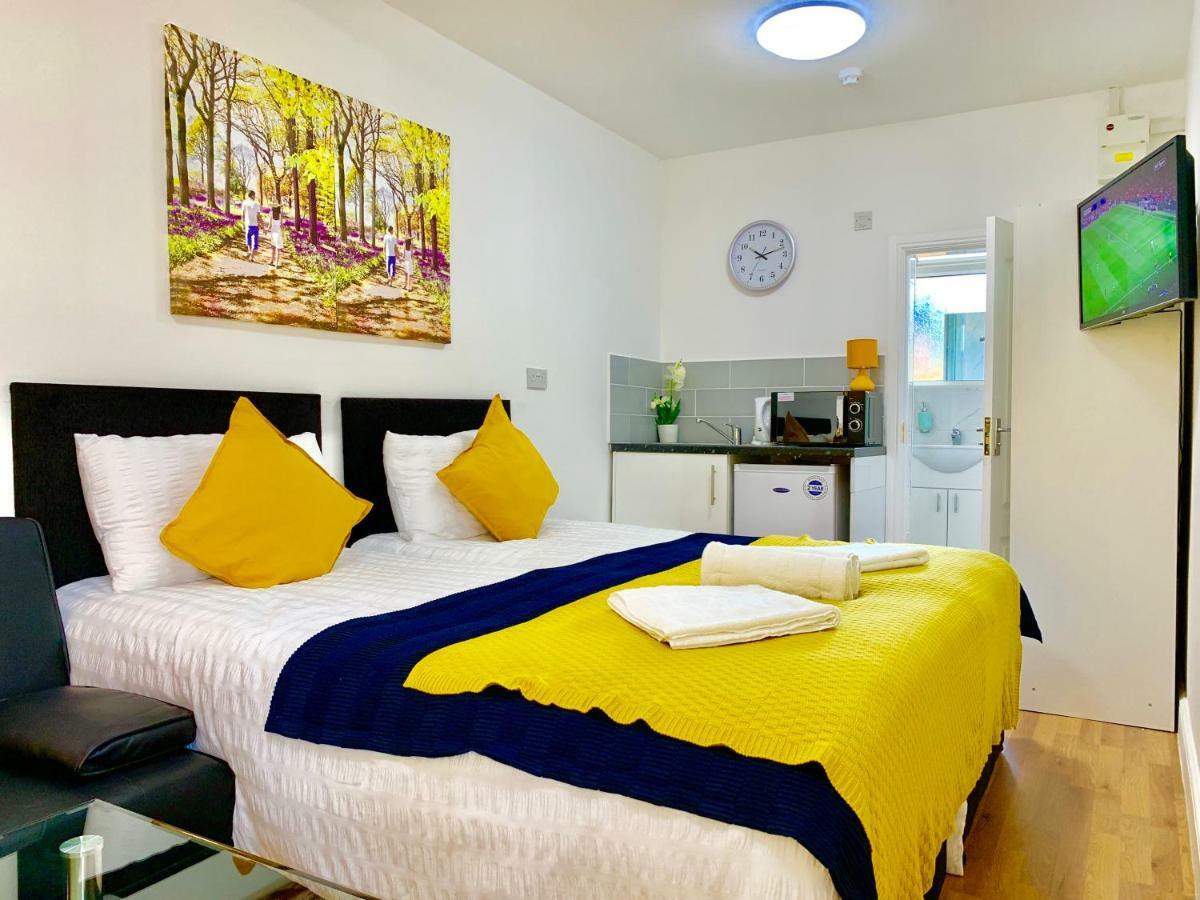 London Studio Apartments, Private Bathrooms And Parking Илфорд Экстерьер фото