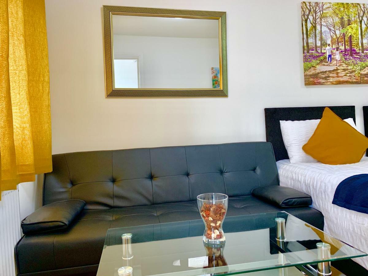London Studio Apartments, Private Bathrooms And Parking Илфорд Экстерьер фото