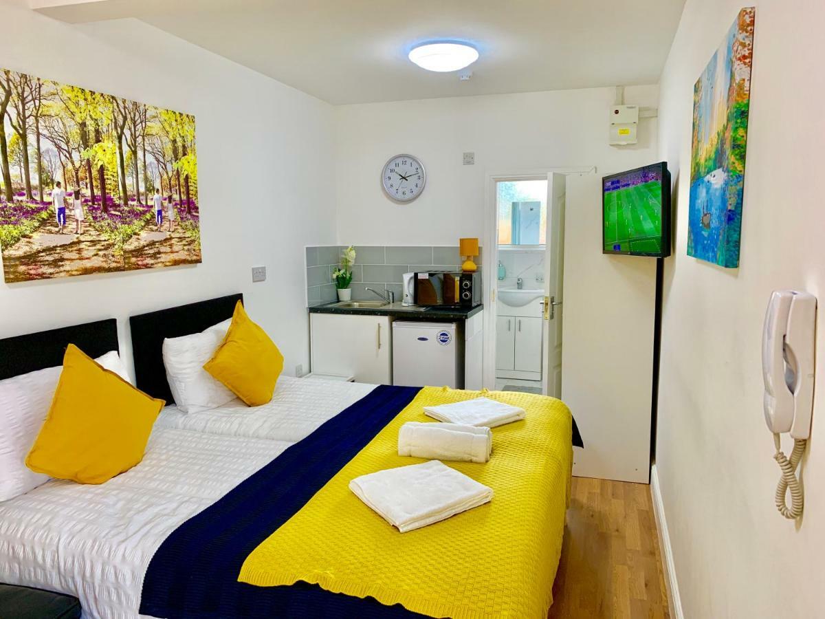 London Studio Apartments, Private Bathrooms And Parking Илфорд Экстерьер фото