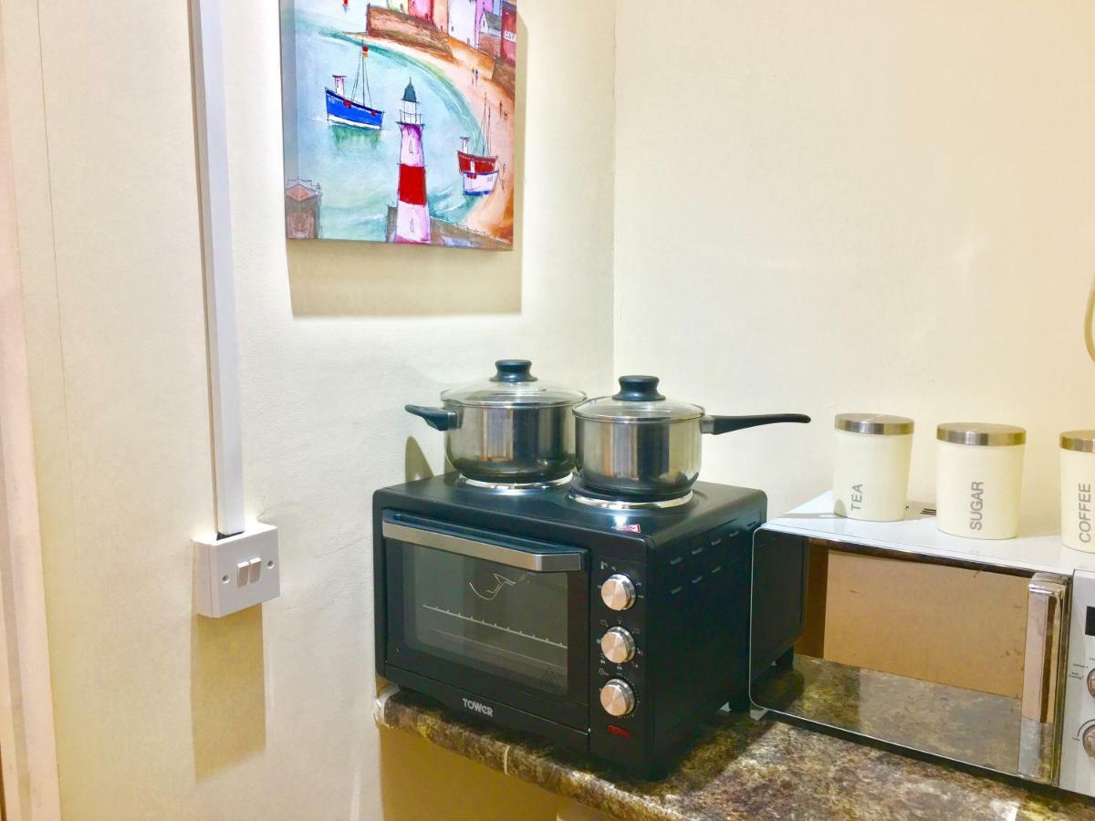 London Studio Apartments, Private Bathrooms And Parking Илфорд Экстерьер фото