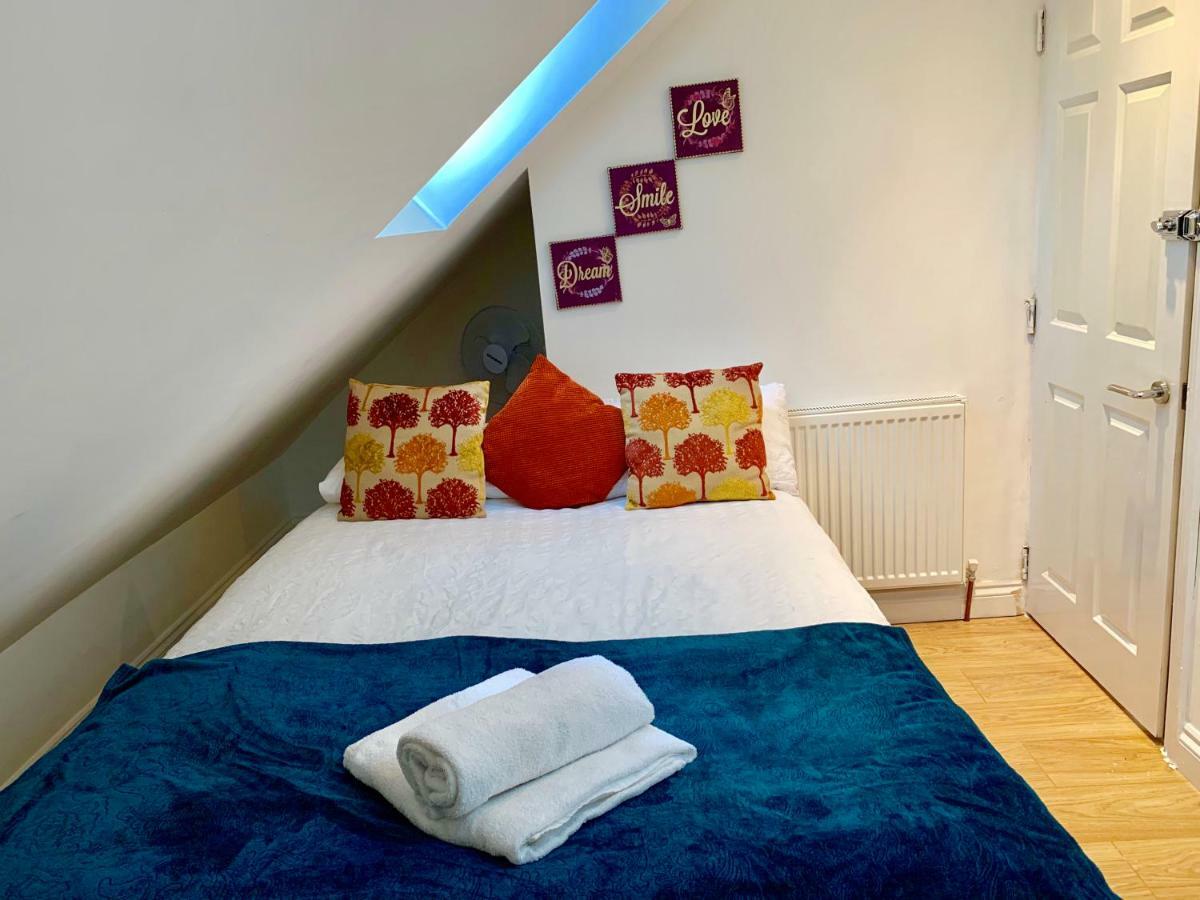 London Studio Apartments, Private Bathrooms And Parking Илфорд Экстерьер фото