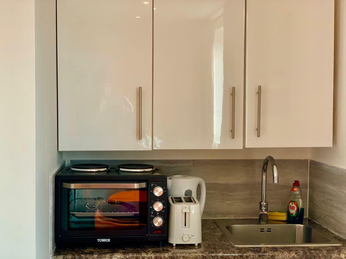 London Studio Apartments, Private Bathrooms And Parking Илфорд Экстерьер фото