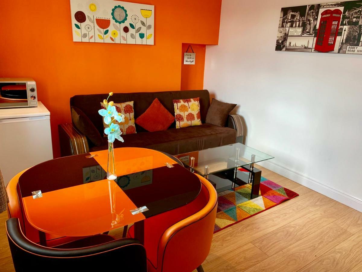 London Studio Apartments, Private Bathrooms And Parking Илфорд Экстерьер фото