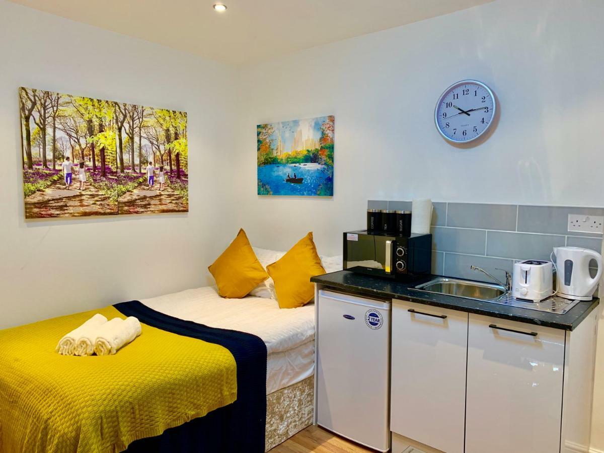 London Studio Apartments, Private Bathrooms And Parking Илфорд Экстерьер фото
