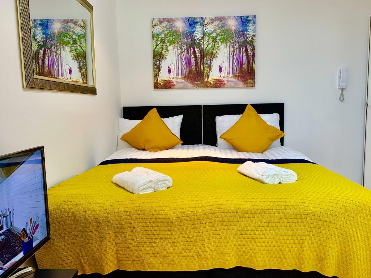 London Studio Apartments, Private Bathrooms And Parking Илфорд Экстерьер фото