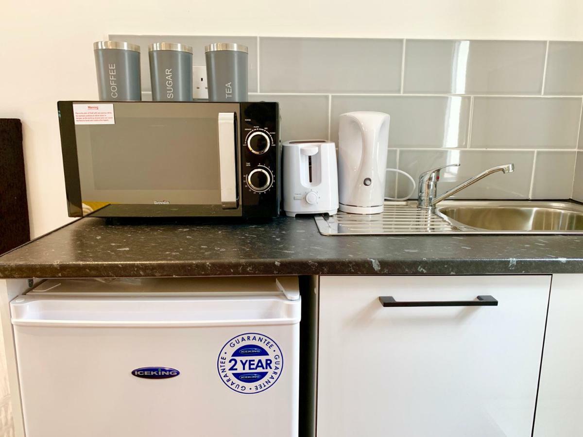 London Studio Apartments, Private Bathrooms And Parking Илфорд Экстерьер фото