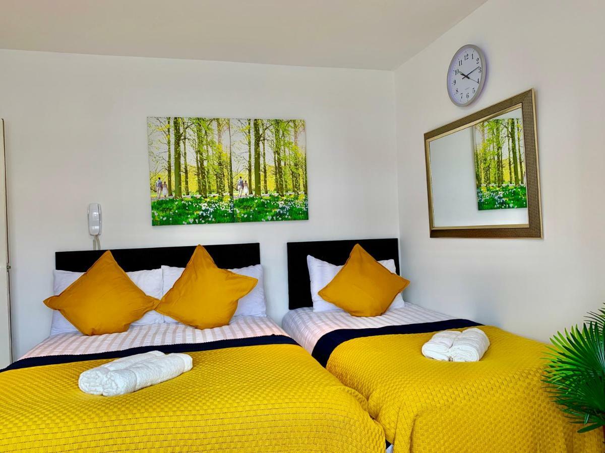 London Studio Apartments, Private Bathrooms And Parking Илфорд Экстерьер фото