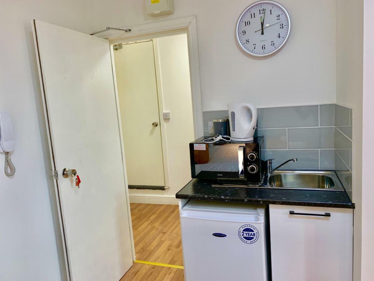 London Studio Apartments, Private Bathrooms And Parking Илфорд Экстерьер фото