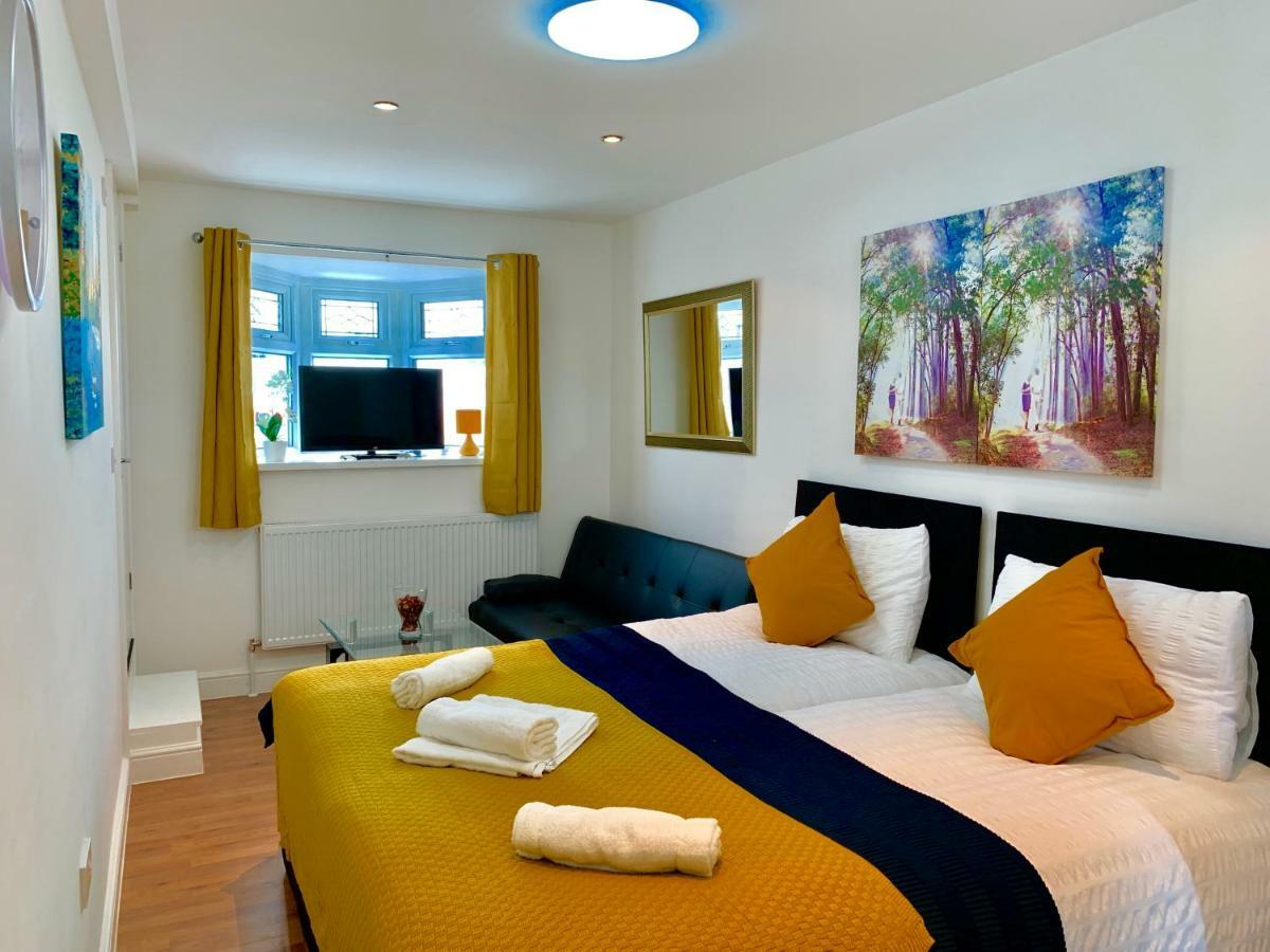London Studio Apartments, Private Bathrooms And Parking Илфорд Экстерьер фото